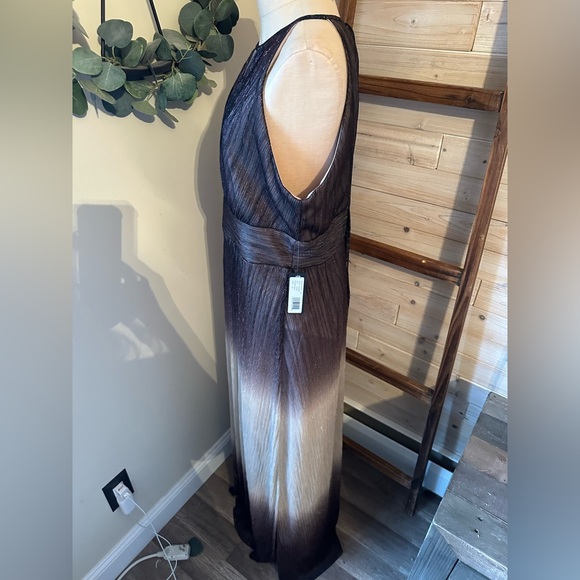 Metallic Ombré Halterneck Evening gown - Picture 4 of 9